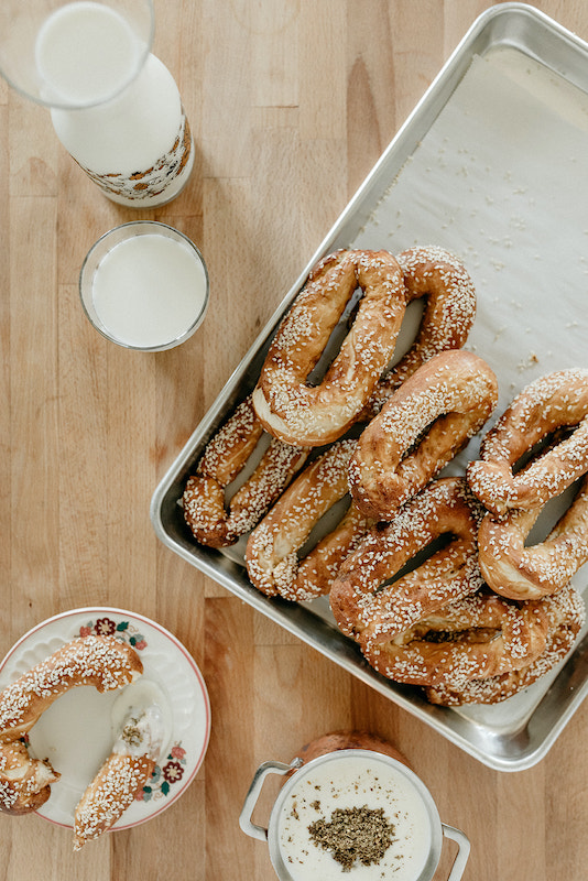 Sesame Pretzels with Za’atar Mozzarella Sauce
